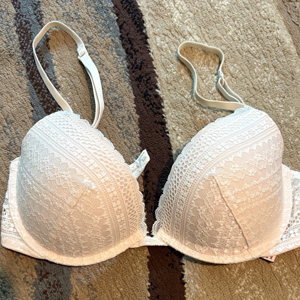 Victoria's Secret Ivory Lace Bra